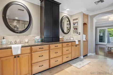 Bath - 751 W Bluff Dr, Encinitas, CA 92024 photo 3 of 4