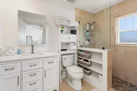 Bath - 751 W Bluff Dr, Encinitas, CA 92024 photo 4 of 4