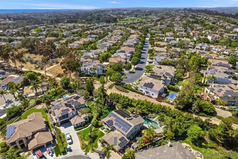 View/Area - 751 W Bluff Dr, Encinitas, CA 92024 photo 3 of 4