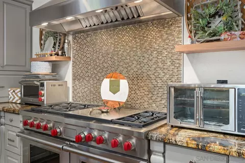 Kitchen - 751 W Bluff Dr, Encinitas, CA 92024 photo 3 of 4