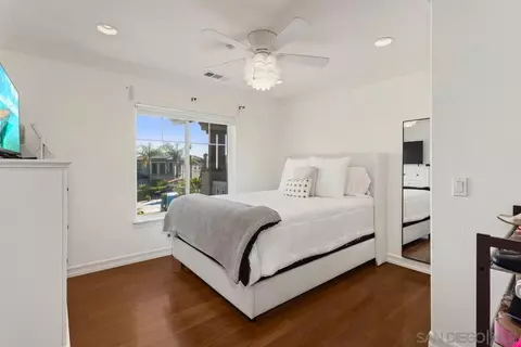 Bedroom - 751 W Bluff Dr, Encinitas, CA 92024 photo 1 of 4