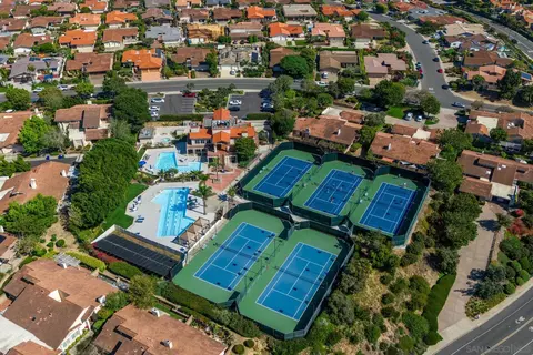 View/Area - 1385 Caminito Floreo, La Jolla, CA 92037 photo 3 of 4