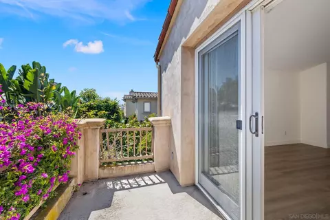 Exterior - 1385 Caminito Floreo, La Jolla, CA 92037 photo 4 of 7