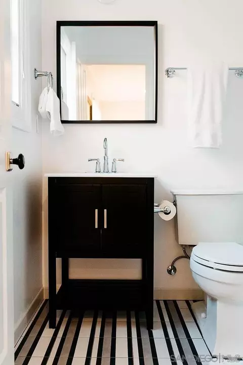 Bath - 1401 8th St, Coronado, CA 92118 photo 4 of 4