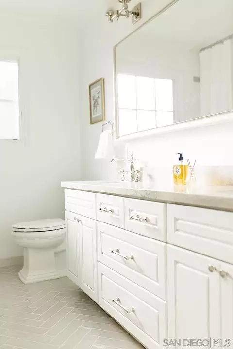 Bath - 1401 8th St, Coronado, CA 92118 photo 1 of 4