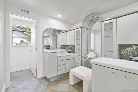 Bath - 2747 Caminito Prado, La Jolla, CA 92037 photo 3 of 3