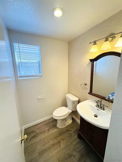 Bath - 39559 Sarah Dr, Temecula, CA 92591 photo 6 of 6