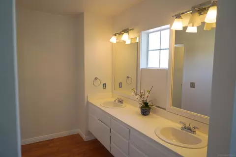 Bath - 39559 Sarah Dr, Temecula, CA 92591 photo 1 of 6