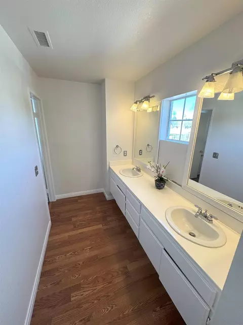 Bath - 39559 Sarah Dr, Temecula, CA 92591 photo 5 of 6