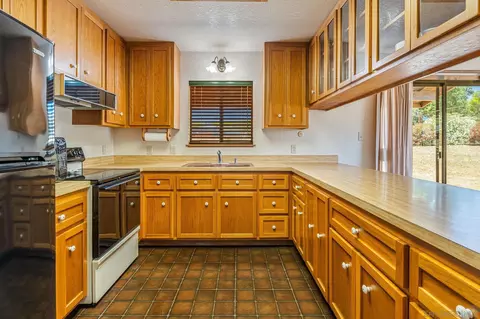 Kitchen - 24010 Del Amo Pl, Ramona, CA 92065 photo 4 of 4