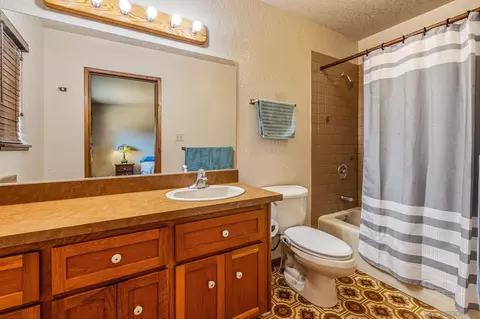 Bath - 24010 Del Amo Pl, Ramona, CA 92065 photo 3 of 3