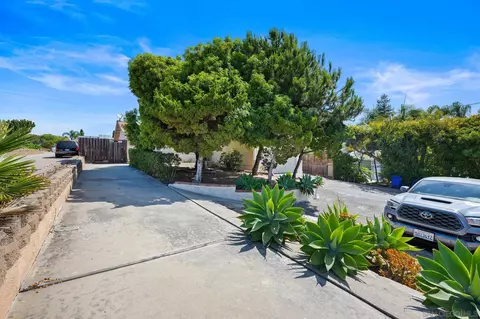 Exterior - 1461 Olive Ave, Vista, CA 92083 photo 3 of 7