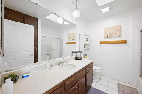 Bath - 1461 Olive Ave, Vista, CA 92083 photo 2 of 2