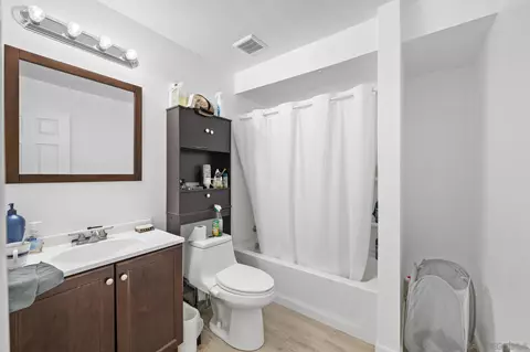 Bath - 1461 Olive Ave, Vista, CA 92083 photo 1 of 2