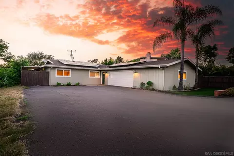 1077 Beaumont Cr, Vista, CA 92084