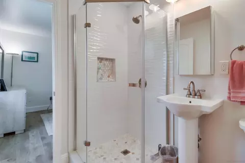 Bath - 9759 Esparta Ct, Santee, CA 92071 photo 4 of 5
