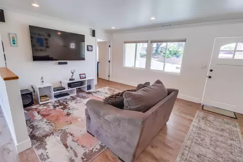 Living - 9759 Esparta Ct, Santee, CA 92071 photo 2 of 3
