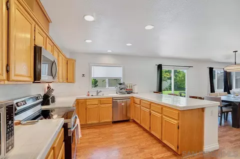 Kitchen - 5109 Teal Way, Oceanside, CA 92057 photo 4 of 5