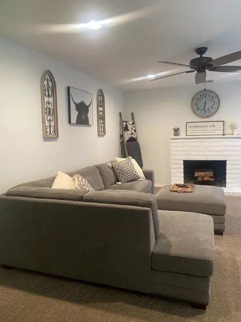 Living - 13625 Laguna Vis, El Cajon, CA 92021 photo 1 of 4