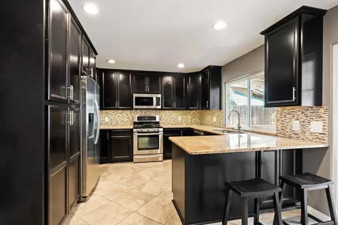 Kitchen - 13625 Laguna Vis, El Cajon, CA 92021 photo 2 of 9
