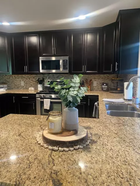 Kitchen - 13625 Laguna Vis, El Cajon, CA 92021 photo 4 of 9