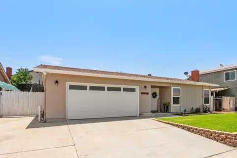 Exterior - 13625 Laguna Vis, El Cajon, CA 92021 photo 5 of 13