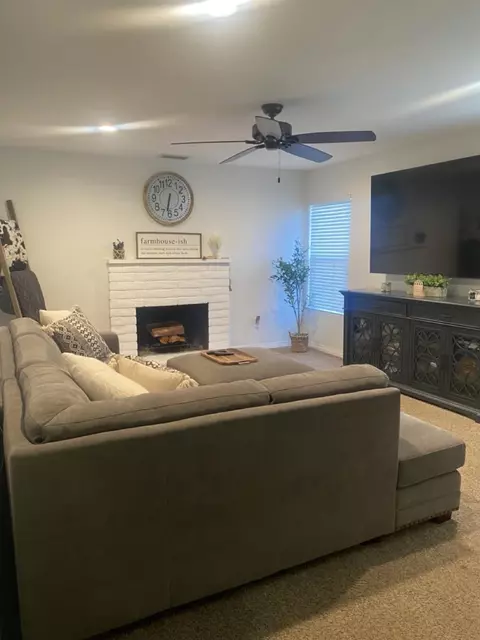 Living - 13625 Laguna Vis, El Cajon, CA 92021 photo 2 of 4