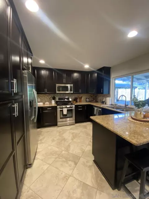 Kitchen - 13625 Laguna Vis, El Cajon, CA 92021 photo 8 of 9