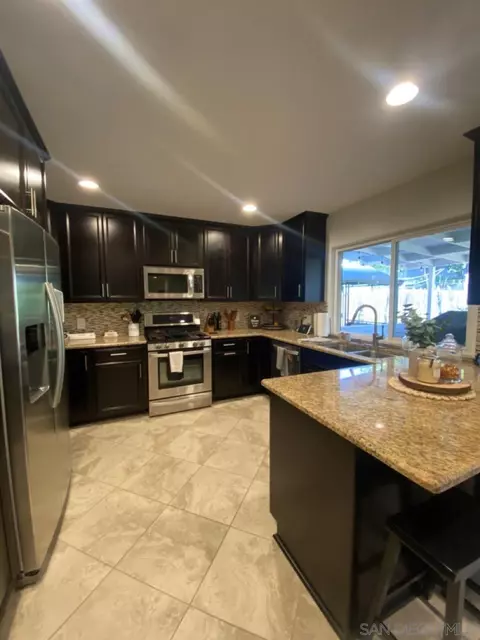 Kitchen - 13625 Laguna Vis, El Cajon, CA 92021 photo 9 of 9