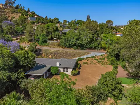 View/Area - 4256 Calavo Dr, La Mesa, CA 91941 photo 3 of 7