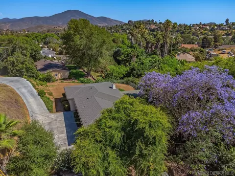 View/Area - 4256 Calavo Dr, La Mesa, CA 91941 photo 2 of 7