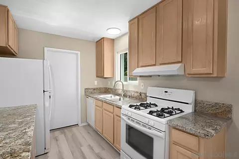 3910 Cameo Dr, Oceanside, CA 92056 photo 8