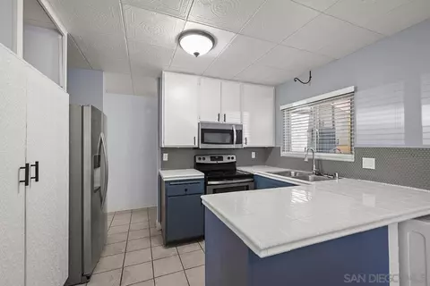5482 Adobe Falls Rd #5, San Diego, CA 92120