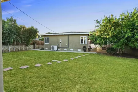 Exterior - 408 S Date St, Escondido, CA 92025 photo 7 of 10