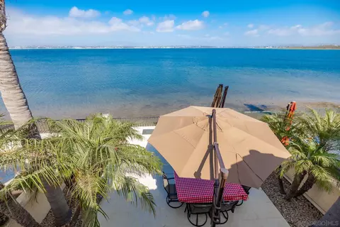 25 Tunapuna Ln, Coronado, CA 92118