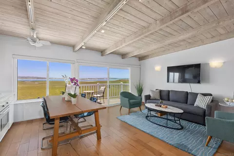 3999 Crown Point Dr #32, San Diego, CA 92109