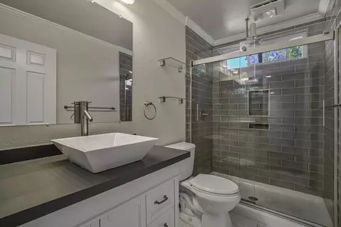 Bath - 139 Mangano Cir, Encinitas, CA 92024 photo 2 of 2
