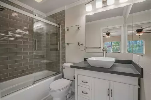 Bath - 139 Mangano Cir, Encinitas, CA 92024 photo 1 of 2