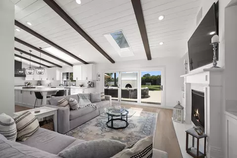 Living - 13367 Calle Colina, Poway, CA 92064 photo 5 of 5