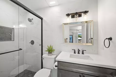 Bath - 13367 Calle Colina, Poway, CA 92064 photo 5 of 6