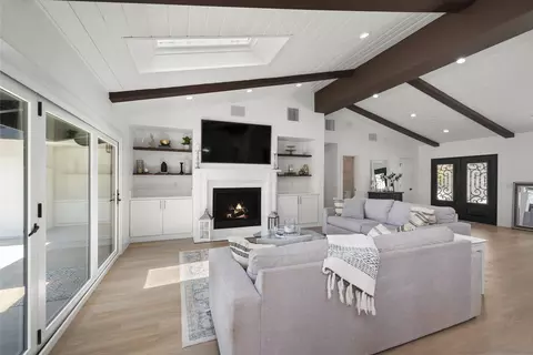 Living - 13367 Calle Colina, Poway, CA 92064 photo 3 of 5