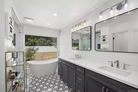 Bath - 13367 Calle Colina, Poway, CA 92064 photo 2 of 6