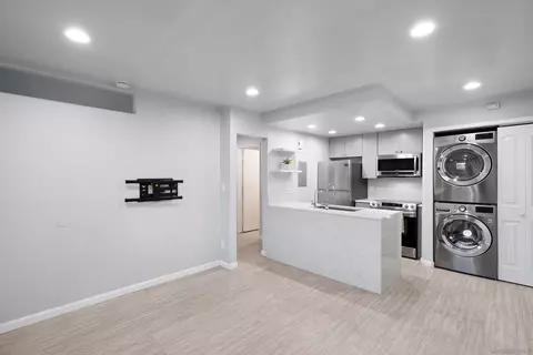 875 W San Ysidro Blvd #10, San Ysidro, CA 92173