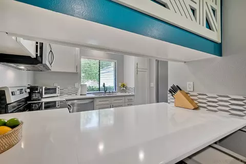 Kitchen - 17736 Valle De Lobo, Poway, CA 92064 photo 2 of 6