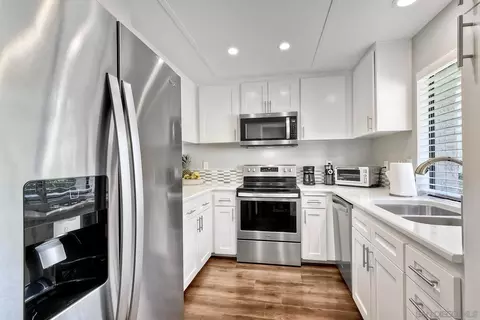 Kitchen - 17736 Valle De Lobo, Poway, CA 92064 photo 5 of 6
