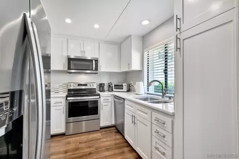 Kitchen - 17736 Valle De Lobo, Poway, CA 92064 photo 4 of 6
