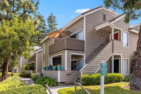 1075 Shadowridge Dr #62, Vista, CA 92081