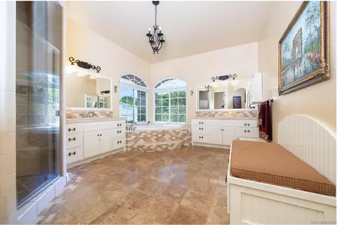 Bath - 3330 Brooke Hollow Rd, Fallbrook, CA 92028 photo 2 of 12