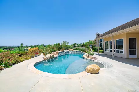 Exterior - 3330 Brooke Hollow Rd, Fallbrook, CA 92028 photo 7 of 10