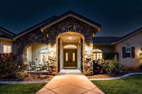 Exterior - 3330 Brooke Hollow Rd, Fallbrook, CA 92028 photo 2 of 10